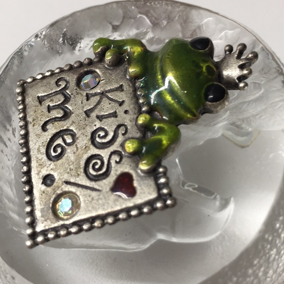🖤Vtg Frog Prince pewter brooch - Picture 2 of 13
